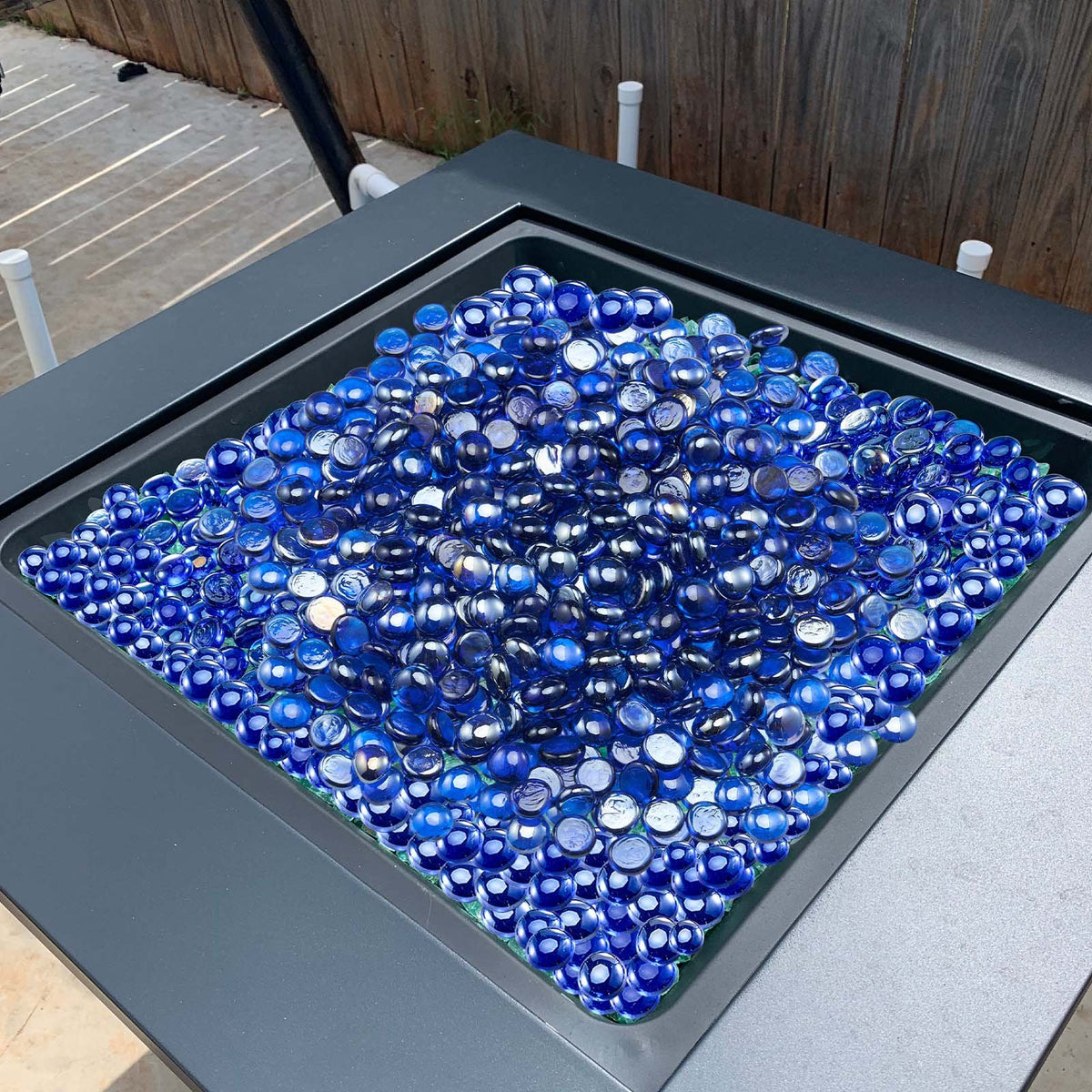 VEVOR Fire Glass, 20LBS / 9KG High-Temperature Resistant Fireplace Rocks, 3/4-Inch / 19.05 mm Reflective & Smokeless Firepit Glass Beads, High Luster Stone Landscaping for Fire Pit Table, Cobalt Blue - FHBLBYBLZ34ILXTKD001V0 - view 9