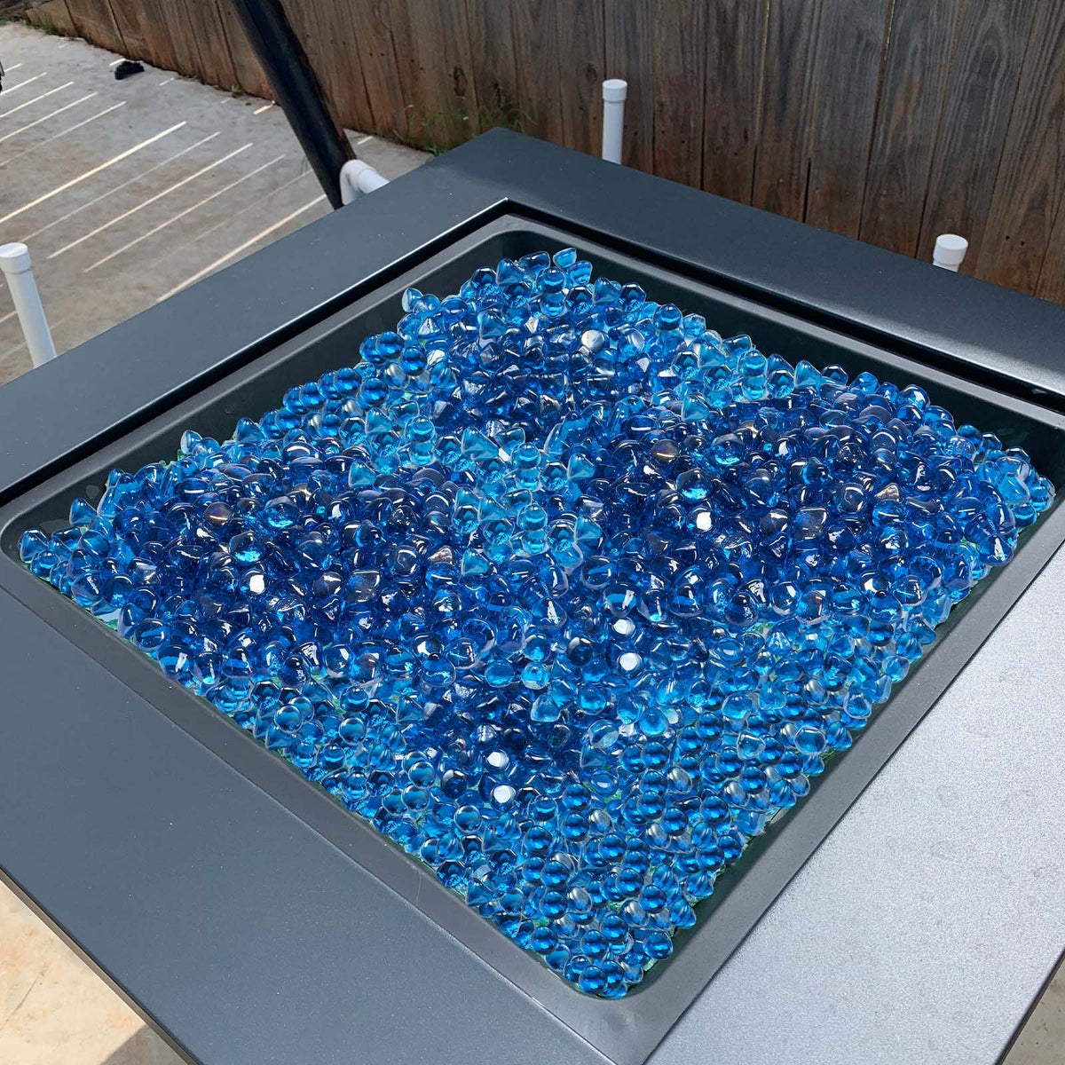 VEVOR Fire Glass, 20 LBS / 9 KG High-Temperature Resistant Fireplace Rocks, 1 Inch / 25.4 mm Reflective Firepit Glass Diamond Beads, High Luster Stone Landscaping for Fire Pit Table, Caribbean Blue - FHBLZSBLZ1INRRAH8001V0 - view 9