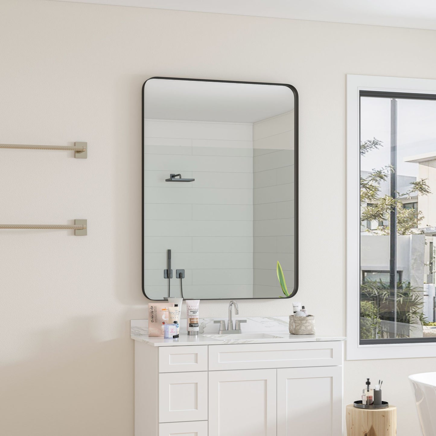 Rectangular wall mirror 30x40 black - close up of frame